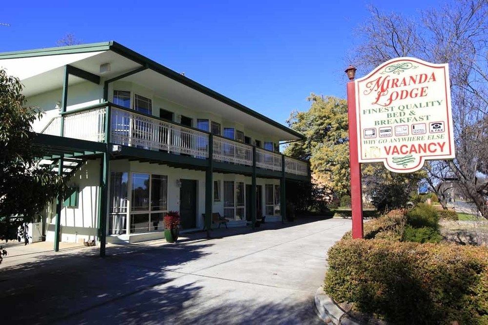 Miranda Lodge Canberra Bagian luar foto