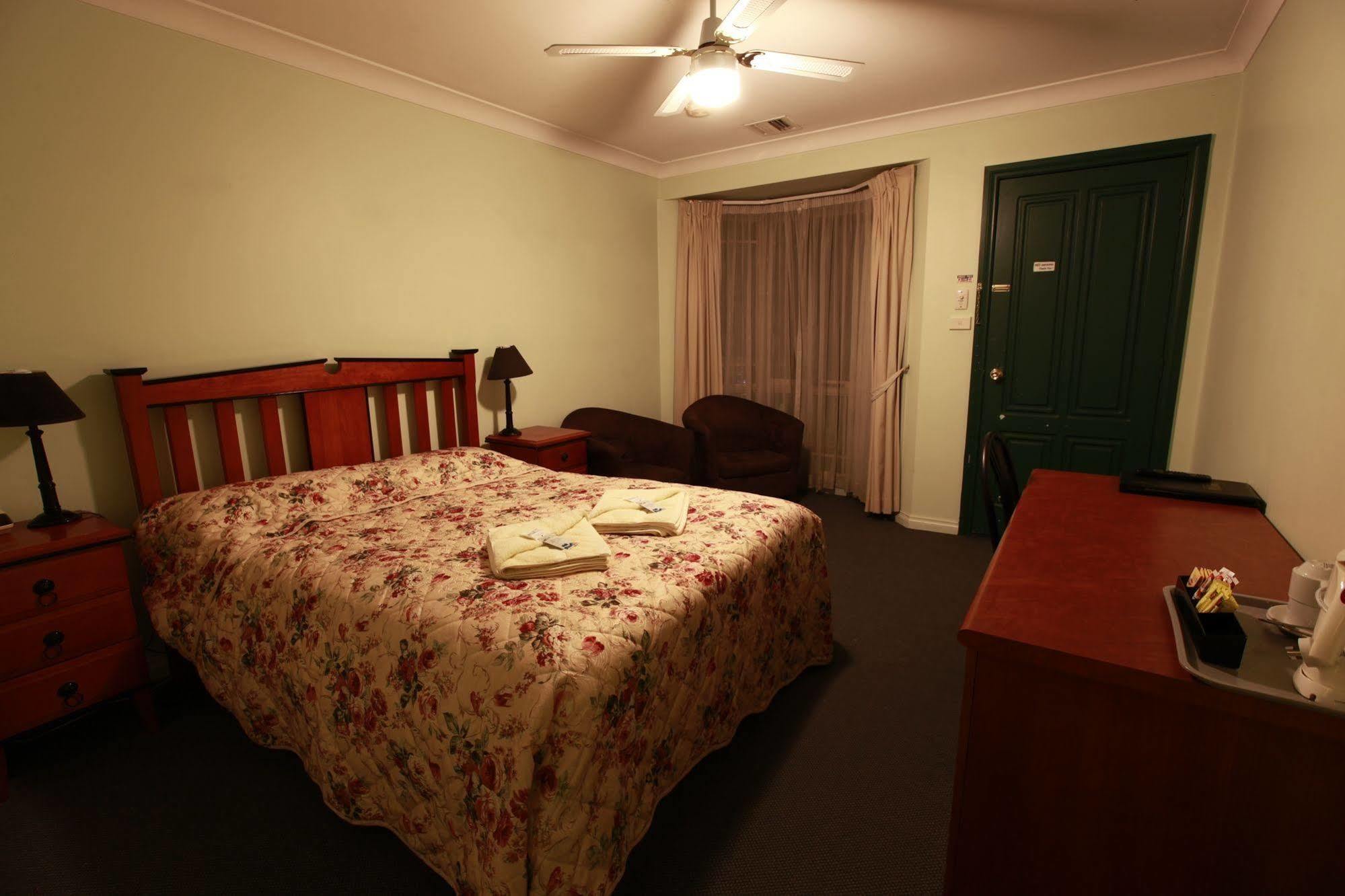 Miranda Lodge Canberra Bagian luar foto